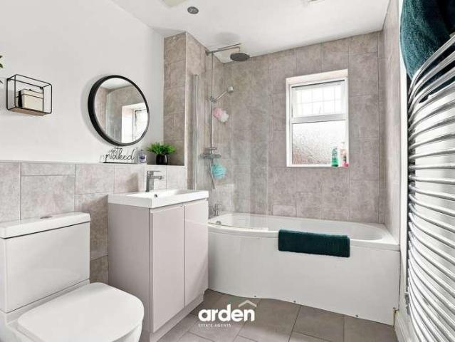2 bed flat for sale