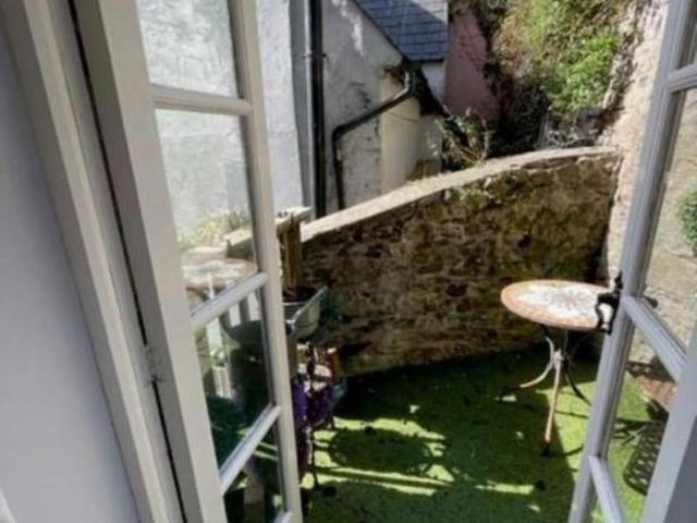 2 bed flat for sale