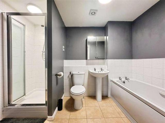 2 bed flat for sale