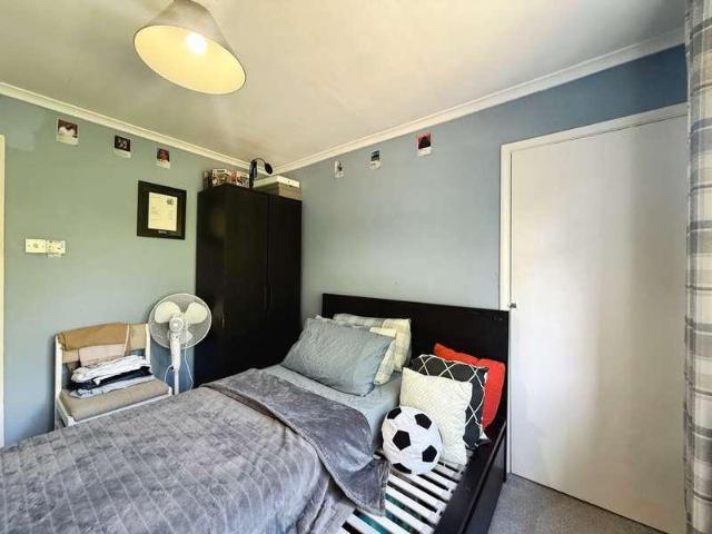 2 bed flat for sale