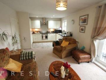 2 bed flat for sale