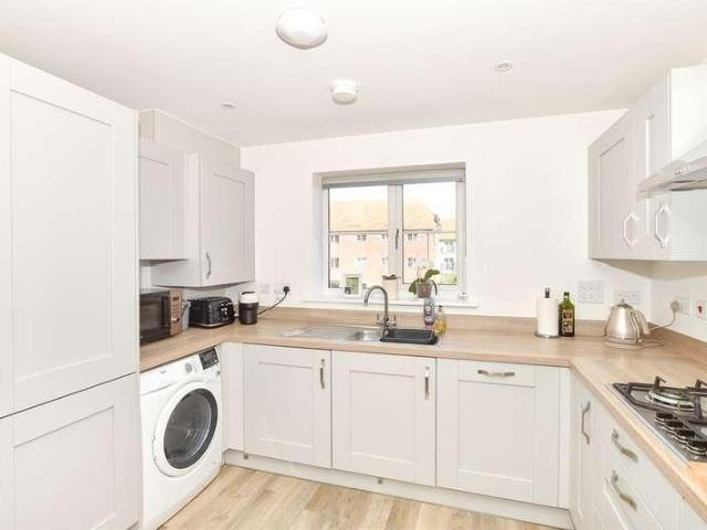 2 bed flat for sale