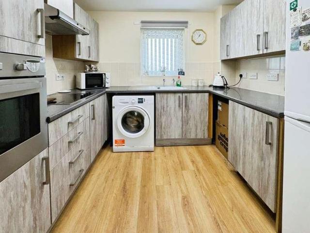 2 bed flat for sale