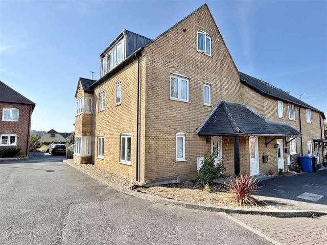 2 bed flat for sale