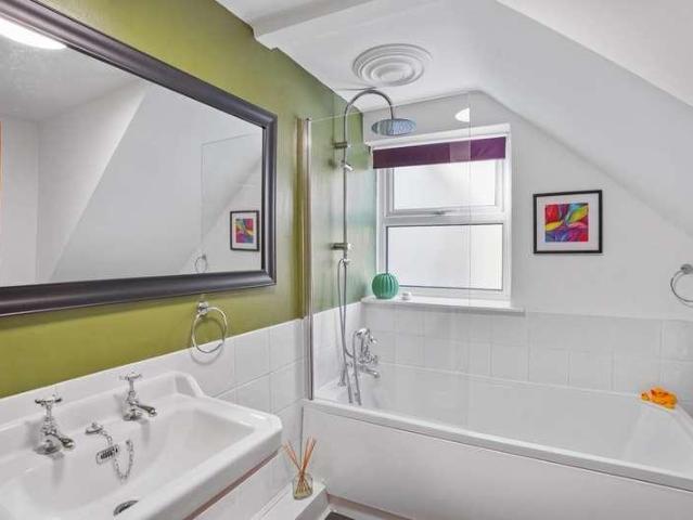 2 bed flat for sale