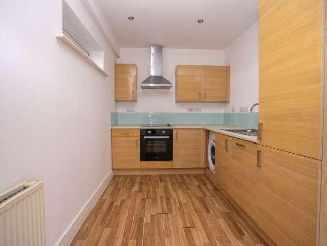 2 bed flat for sale