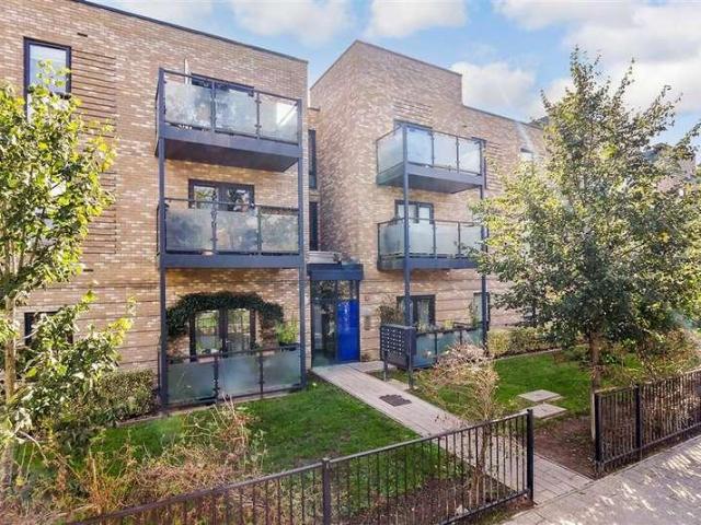 2 bed flat for sale