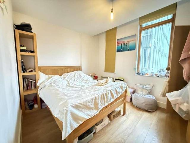 2 bed flat for sale