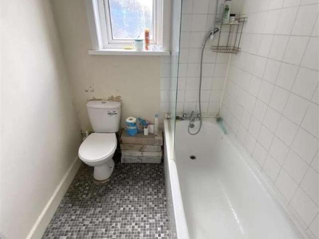 2 bed flat for sale