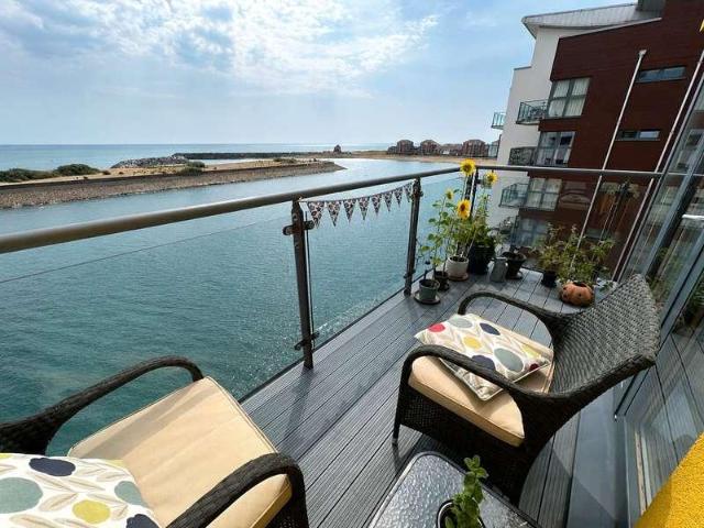 2 bed flat for sale