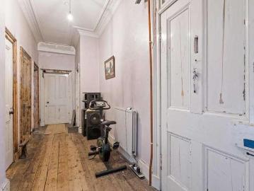 2 bed flat for sale