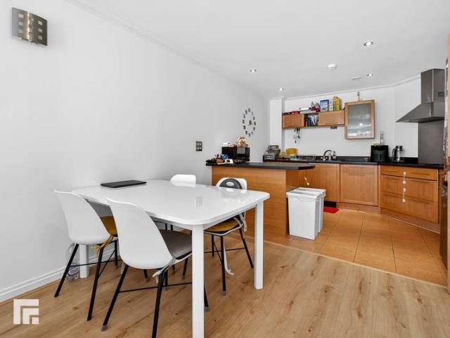 2 bed flat for sale