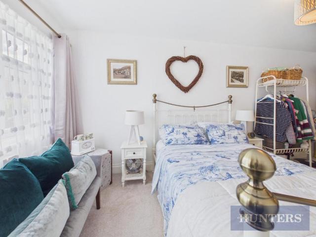 2 bed flat for sale