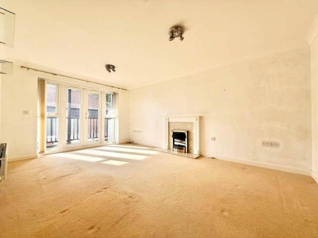 2 bed flat for sale