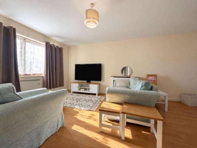 2 bed flat for sale