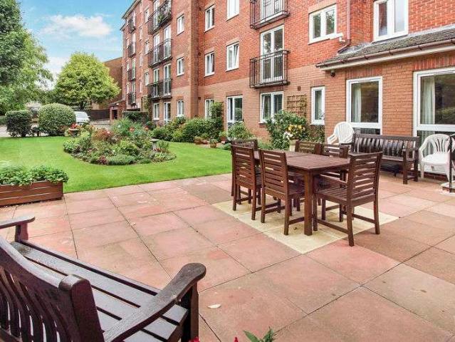 2 bed flat for sale