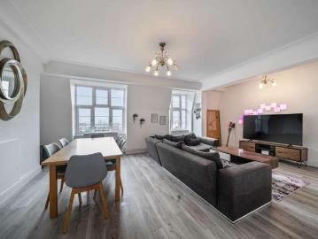 2 bed flat for sale