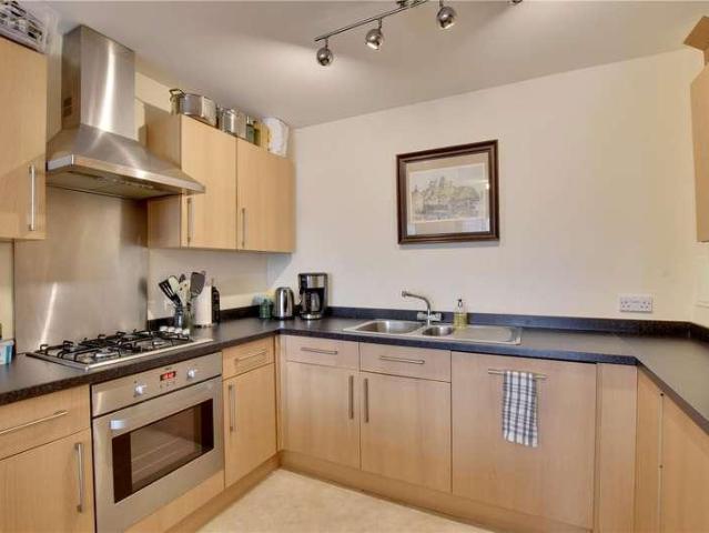 2 bed flat for sale