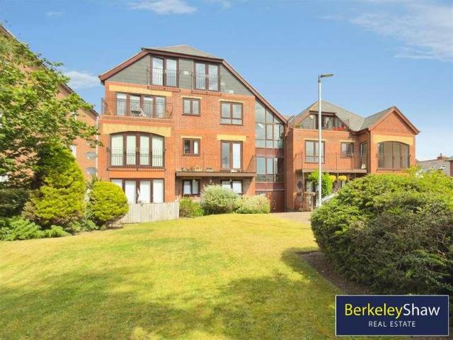 2 bed flat for sale