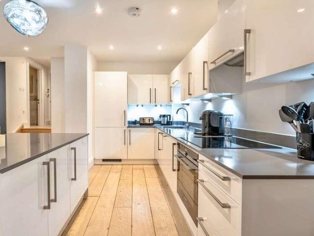 2 bed flat for sale