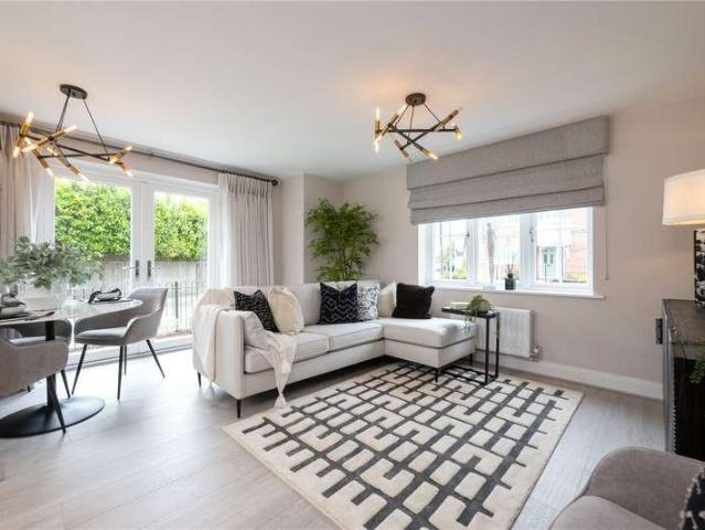 2 bed flat for sale