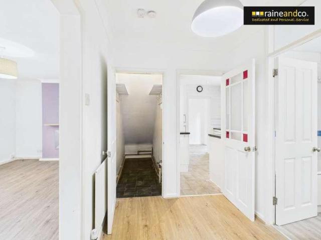 2 bed flat for sale