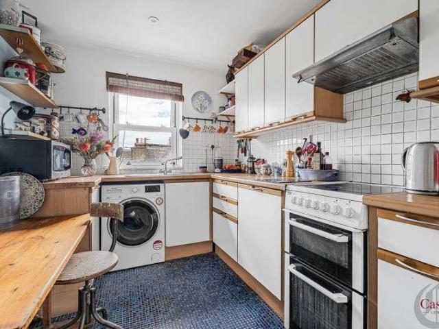 2 bed flat for sale