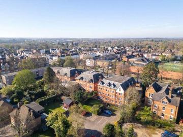 2 bed flat for sale