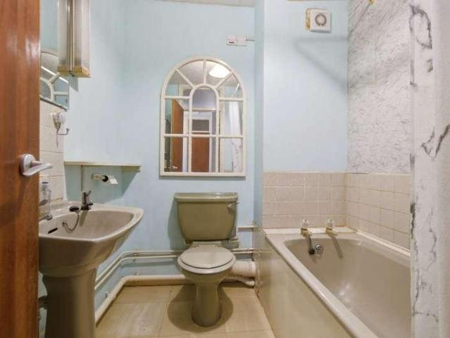 2 bed flat for sale