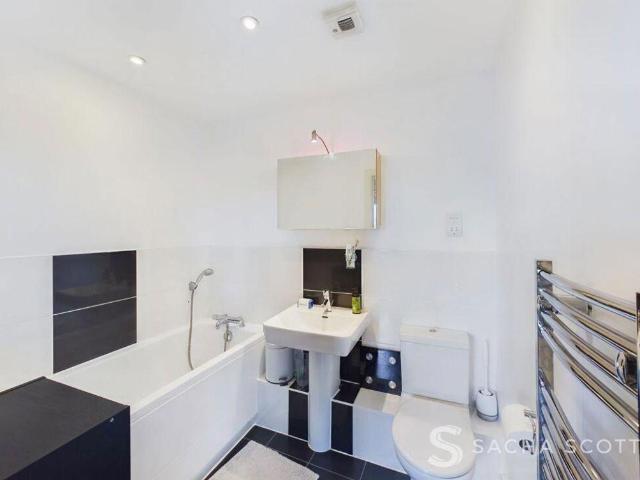 2 bed flat for sale