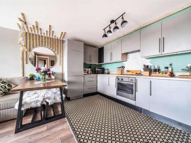 2 bed flat for sale