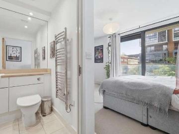 2 bed flat for sale