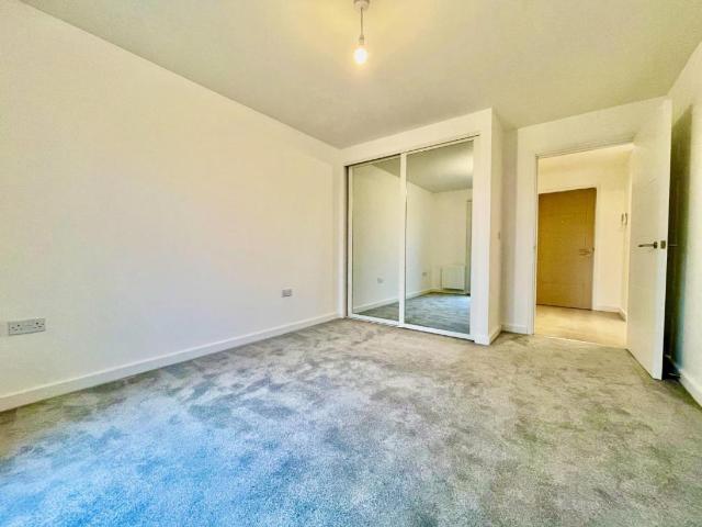 2 bed flat for sale