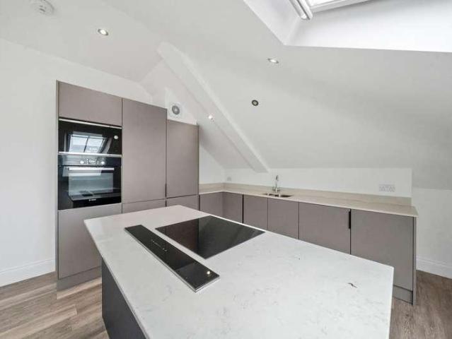 2 bed flat for sale