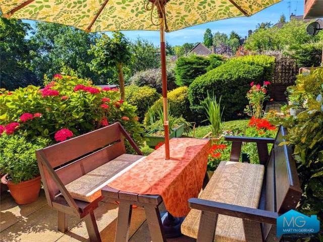 2 bed flat for sale