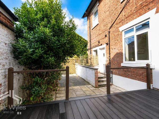 2 bed flat for sale