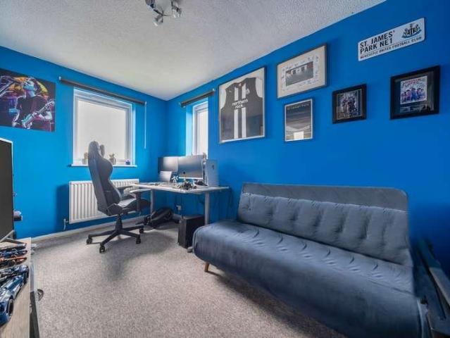 2 bed flat for sale