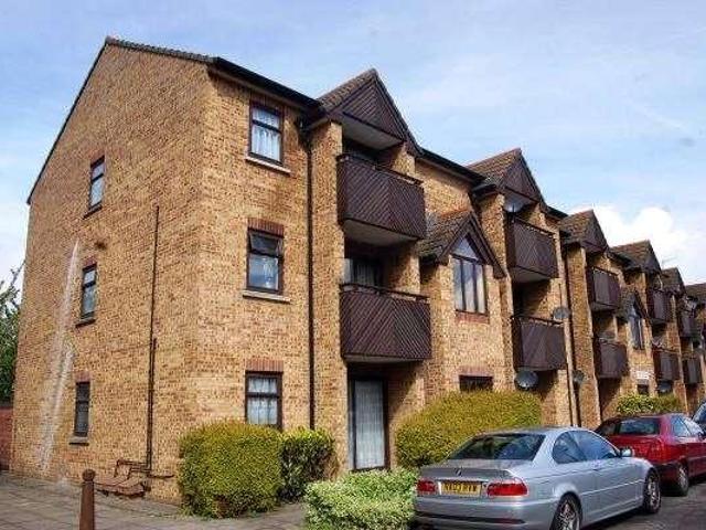 2 bed flat for sale