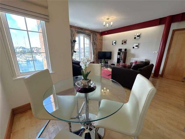 2 bed flat for sale