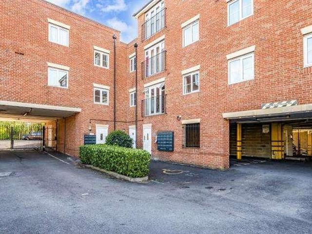 2 bed flat for sale