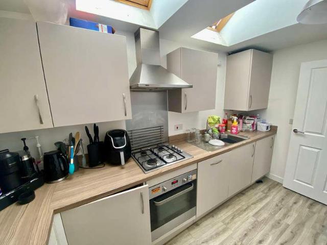 2 bed flat for sale