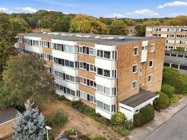 2 bed flat for sale