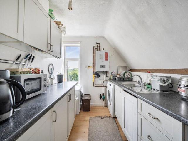 2 bed flat for sale
