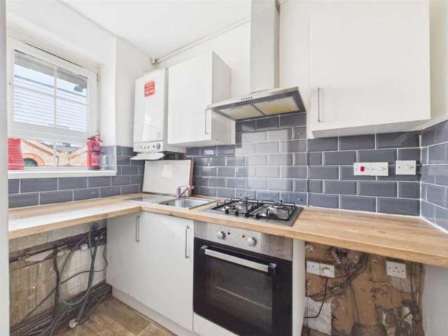 2 bed flat for sale