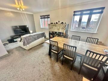 2 bed flat for sale