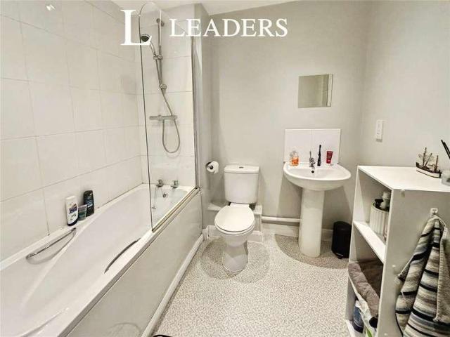 2 bed flat for sale