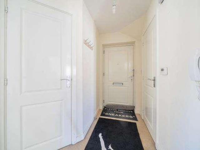 2 bed flat for sale