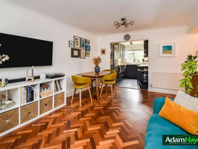 2 bed flat for sale