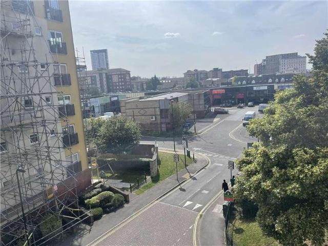 2 bed flat for sale