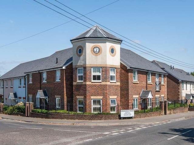 2 bed flat for sale